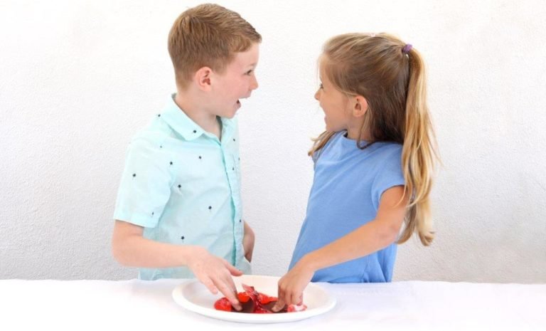 Kids Plate Look at Each Other